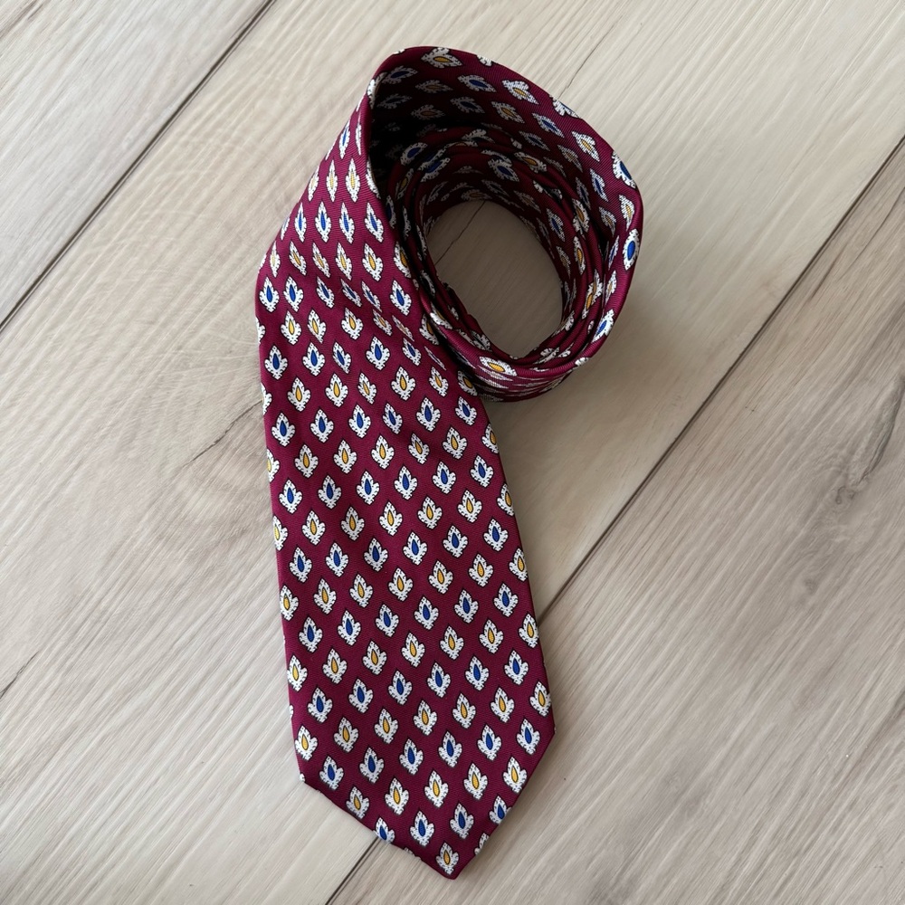 Elegant Burgundy Brooks Brothers Patterned Tie - All Silk